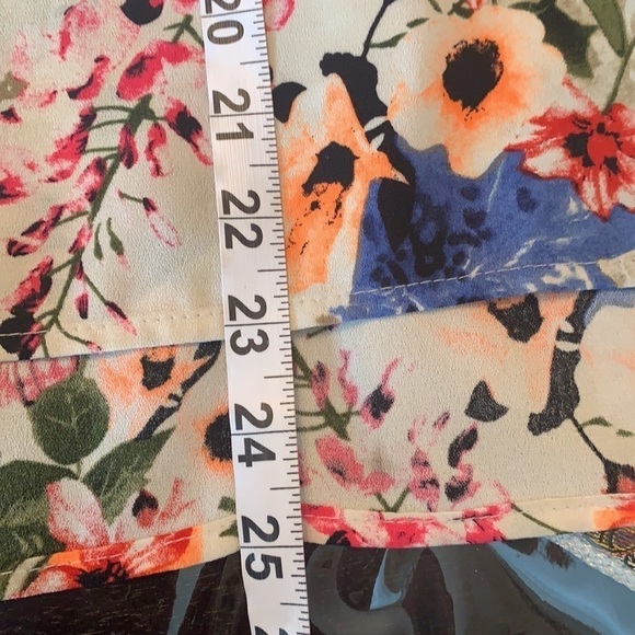 Bobeau Multicolour Floral Short Sleeves Strappy Back Relaxed Blouse Size M - Picture 12 of 14
